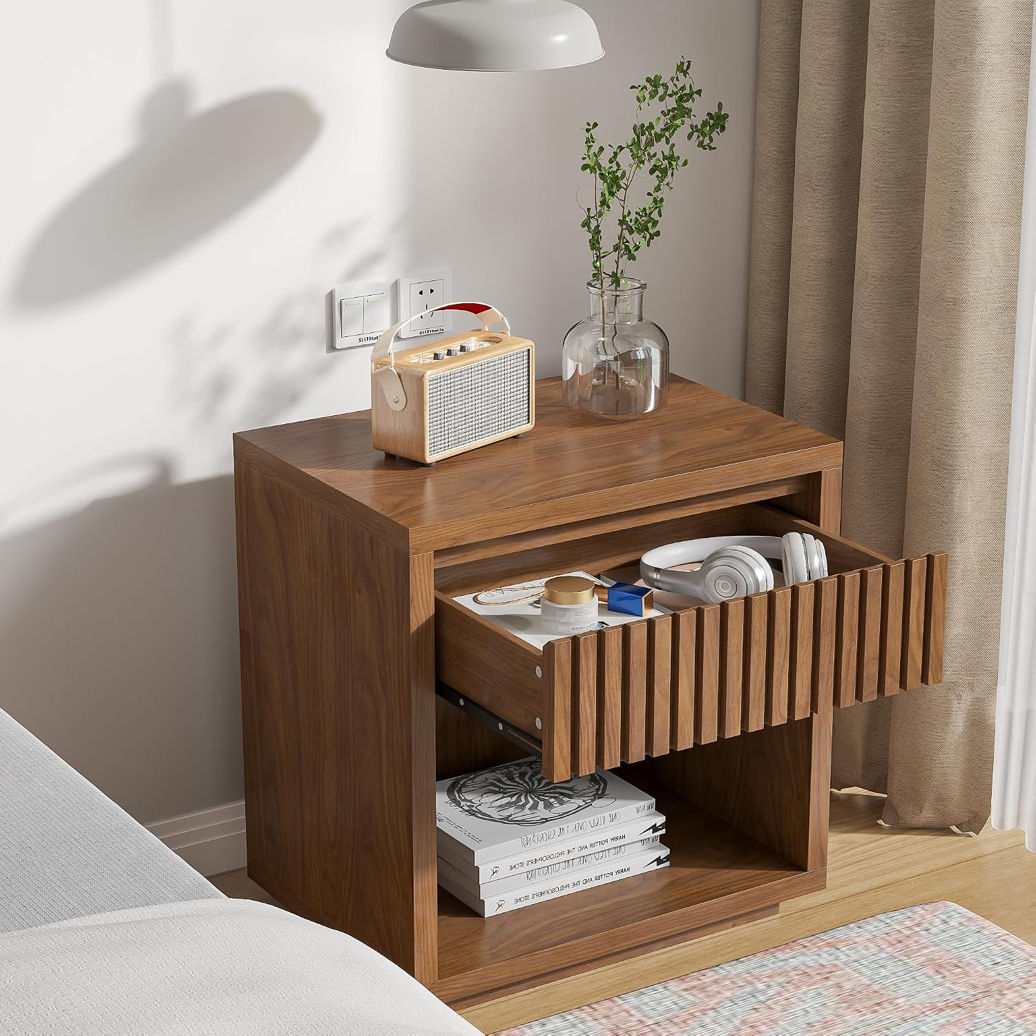 無垢材を使用した天板を持つ、2段引き出し付きのナイトテーブル - Solid Wood Nightstand 2 Drawers のレビューと価格