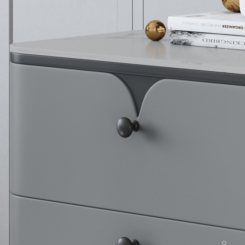 モダンな無垢材ベッドサイドテーブル、焼結石トップとレザートリ - Solid Wood Nightstand 2 Drawers のレビューと価格